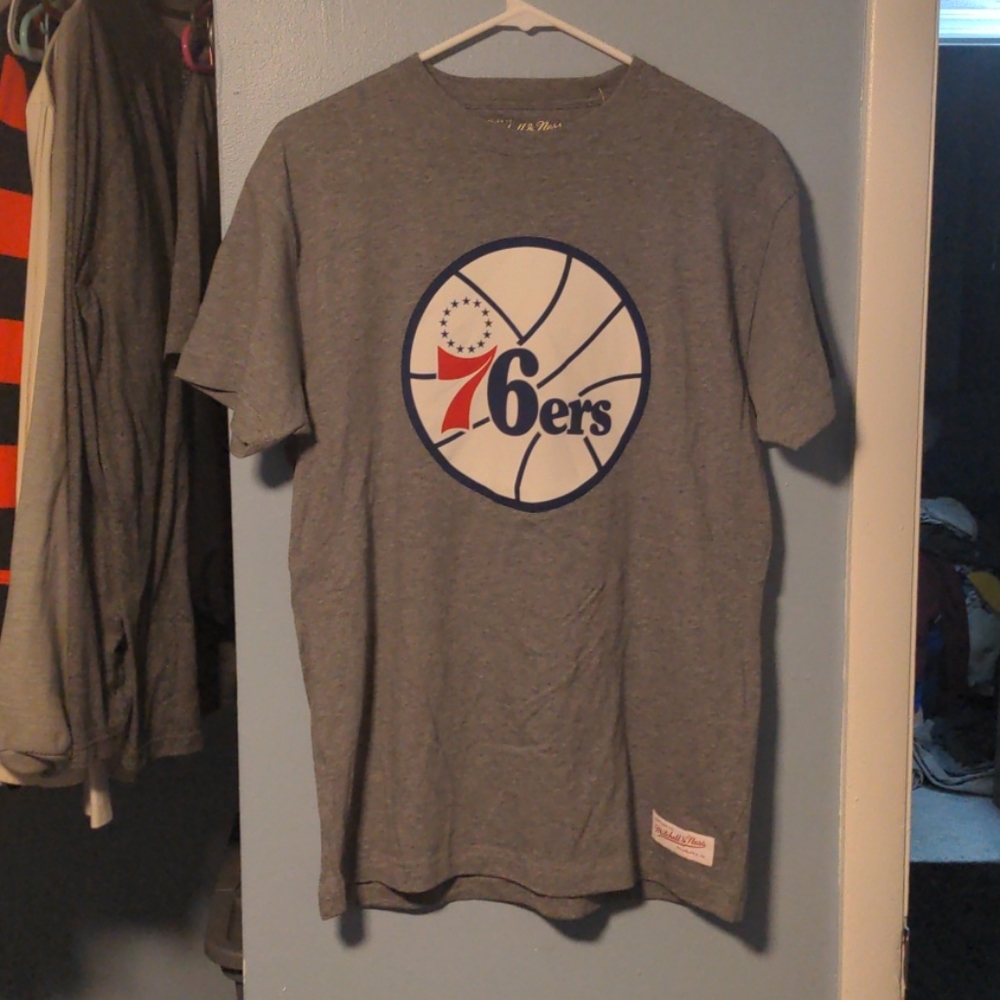 Philadelphia 76ers tee by Mitchell & Ness